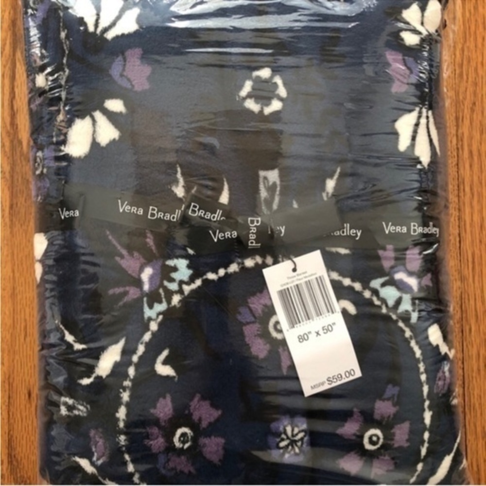 Vera Bradley Fleur Medallion Plush Throw Blanket 80”x50” BRAND NEW - Picture 4 of 4